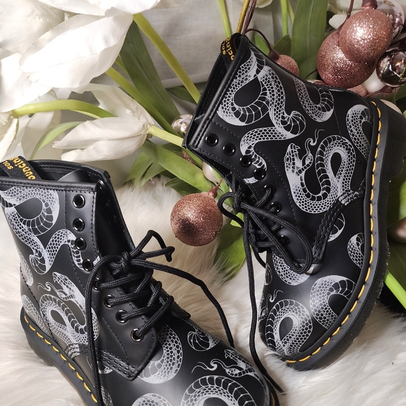 Dr. Martens 1460 Wild Serpent Smooth Lace Up Leather Boots new - Picture 4 of 4